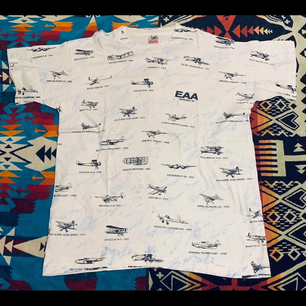 Super cool vintage all over print planes tee